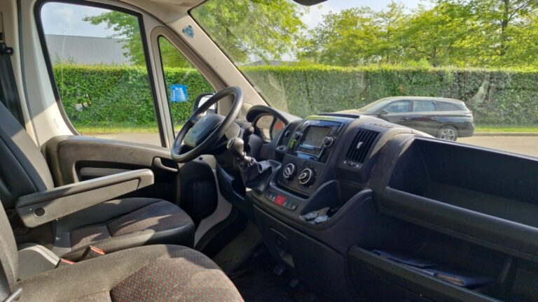 Peugeot Boxer 330 BlueHDi 120 ASPHALT - Image 07 (July 7, 2026)