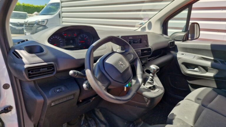 Peugeot Partner FOURGON STANDARD 650 KG PURETECH 110 SS BVM6 PREMIU - Image 13 (July 7, 2026)