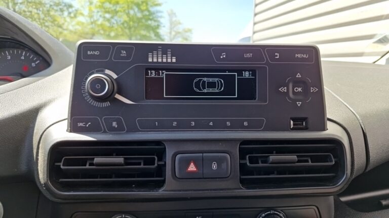 Peugeot Partner FOURGON STANDARD 650 KG PURETECH 110 SS BVM6 PREMIU - Image 16 (July 7, 2026)