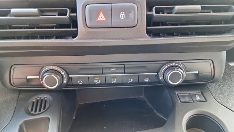 Peugeot Partner FOURGON STANDARD 650 KG PURETECH 110 SS BVM6 PREMIU - Image 18 (July 7, 2026)