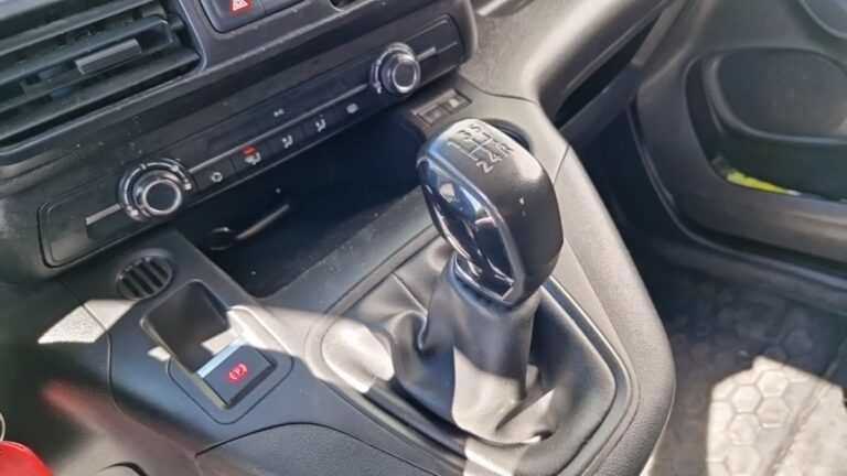 Peugeot Partner FOURGON STANDARD 650 KG BLUEHDI 100 BVM5 PREMIUM - Image 12 (July 7, 2026)