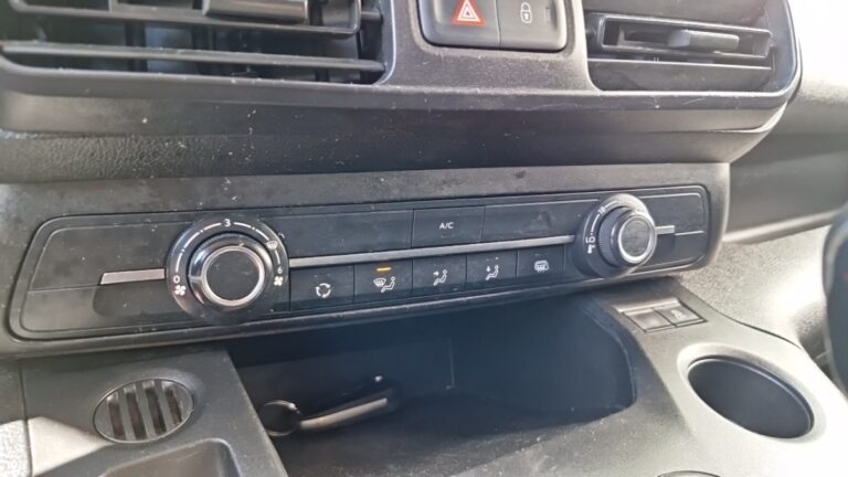 Peugeot Partner FOURGON STANDARD 650 KG BLUEHDI 100 BVM5 PREMIUM - Image 15 (July 7, 2026)