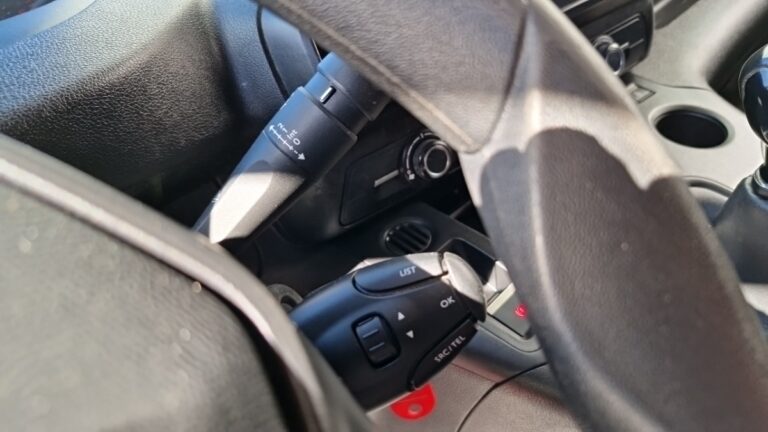 Peugeot Partner FOURGON STANDARD 650 KG BLUEHDI 100 BVM5 PREMIUM - Image 17 (July 7, 2026)