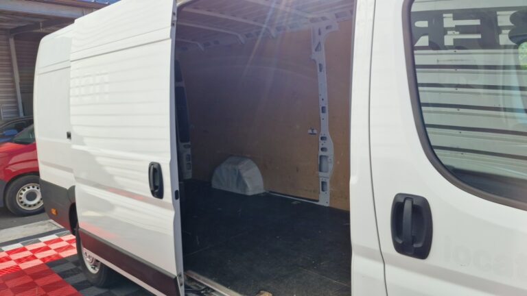 Peugeot Boxer FOURGON TOLE 435 BLUEHDI 140 SS ASPHALT - Image 10 (July 7, 2026)