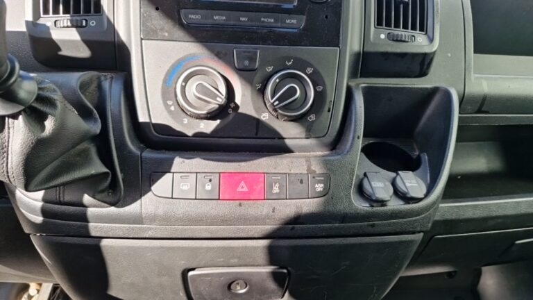 Peugeot Boxer FOURGON TOLE 435 BLUEHDI 140 SS ASPHALT - Image 17 (July 7, 2026)
