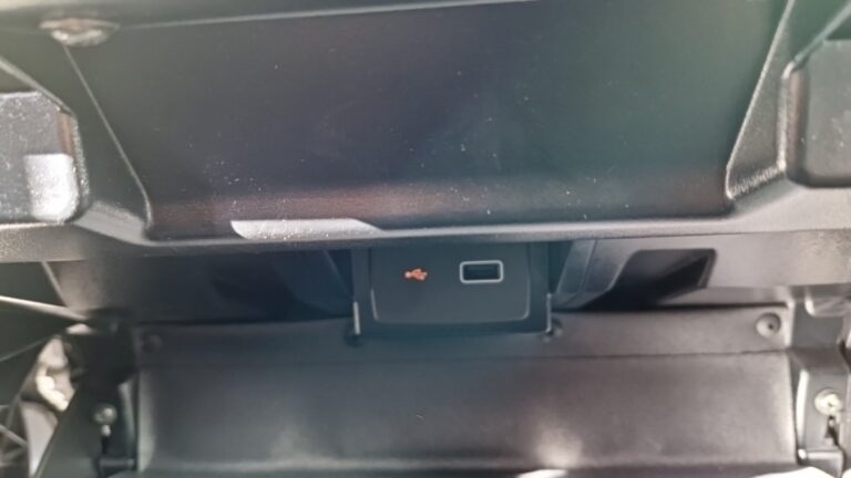 Peugeot Boxer FOURGON TOLE 435 BLUEHDI 140 SS ASPHALT - Image 18 (July 7, 2026)