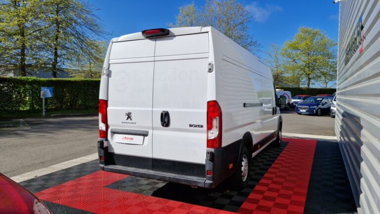 Peugeot Boxer FOURGON TOLE 435 BLUEHDI 140 SS ASPHALT - Image 04 (July 7, 2026)