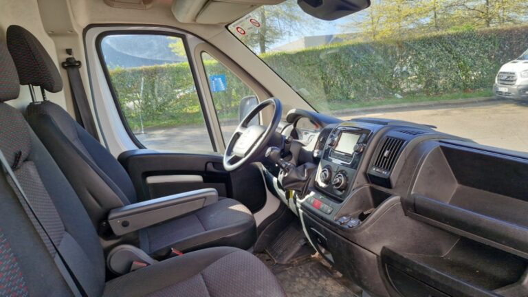 Peugeot Boxer FOURGON TOLE 435 BLUEHDI 140 SS ASPHALT - Image 07 (July 7, 2026)