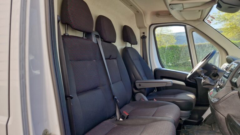 Peugeot Boxer FOURGON TOLE 435 BLUEHDI 140 SS ASPHALT - Image 08 (July 7, 2026)