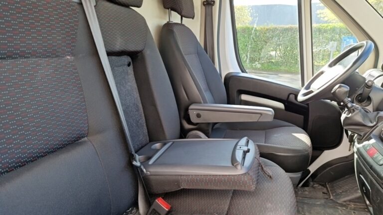 Peugeot Boxer FOURGON TOLE 435 BLUEHDI 140 SS ASPHALT - Image 09 (July 7, 2026)