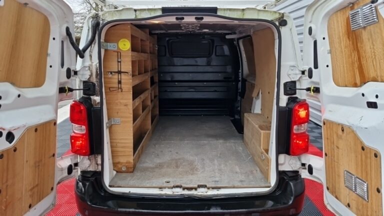 Peugeot Expert FOURGON tole standard 1.5 bluehdi 120 ss bvm6 premium - Image 11 (July 7, 2026)