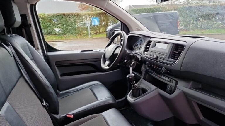 Peugeot Expert FOURGON tole standard 1.5 bluehdi 120 ss bvm6 premium - Image 07 (July 7, 2026)