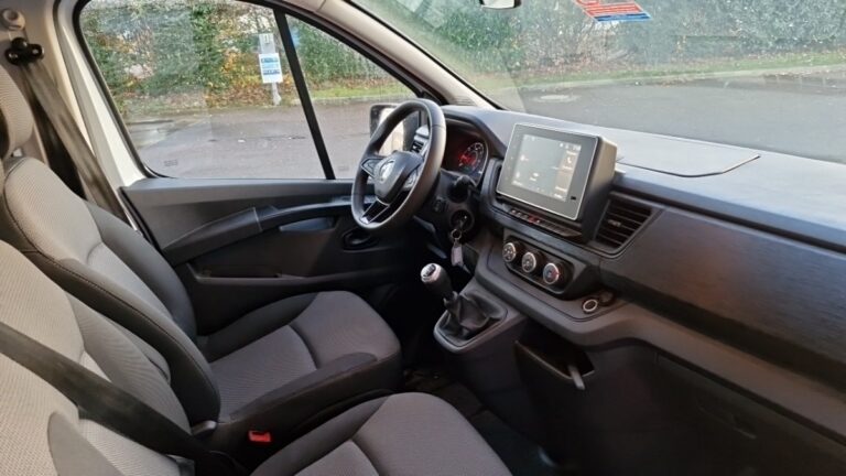 Renault Trafic COMBI L2 2.0 DCI 150 ENERGY SS ZEN - Image 07 (July 7, 2026)
