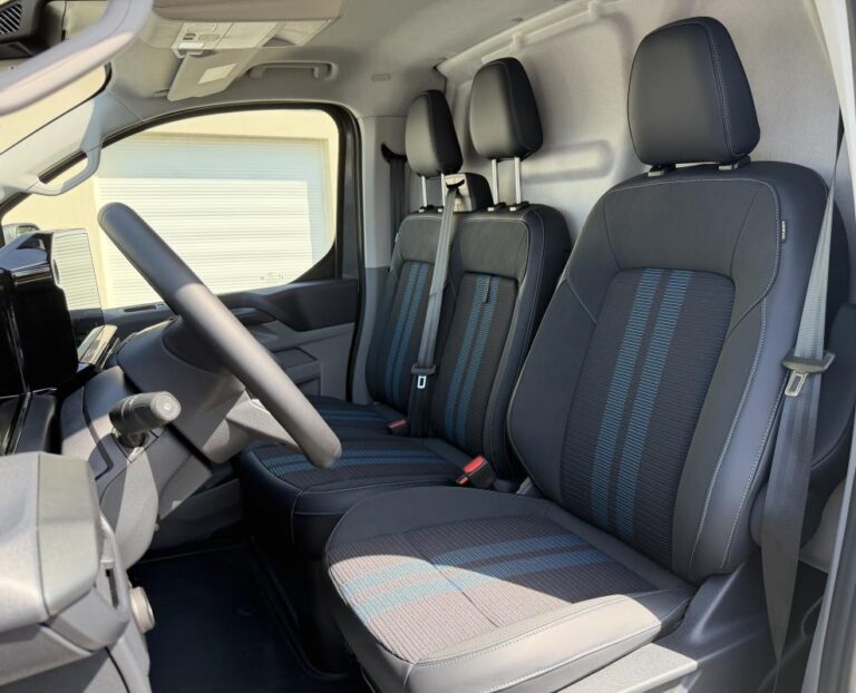 Ford Transit Custom Fourgon II (2) 320 L2 2.5 DURATEC 232 PHEV CVT SPORT - Image 06 (July 7, 2026)