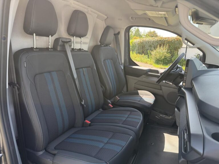 Ford Transit Custom Fourgon II (2) 320 L2 2.5 DURATEC 232 PHEV CVT SPORT - Image 09 (July 7, 2026)