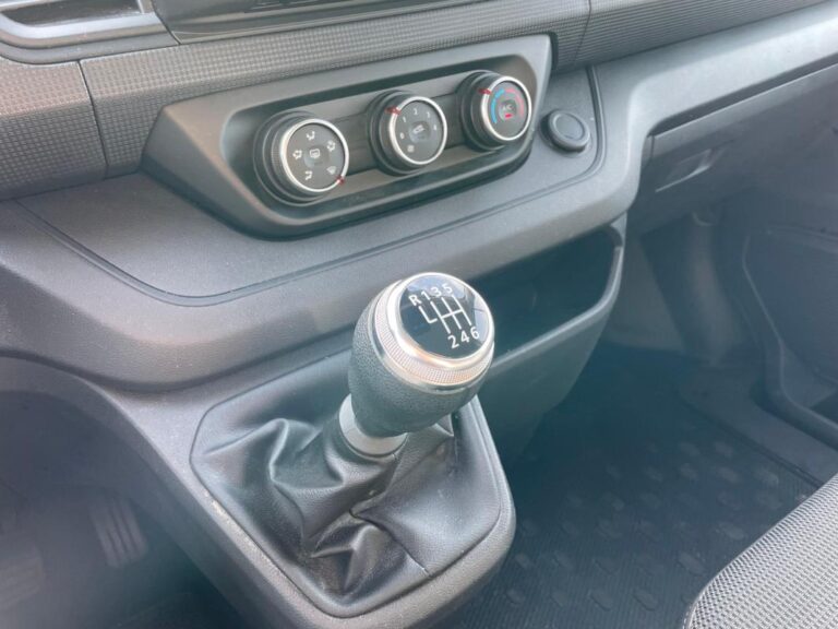 Renault Trafic III GRAND CONFORT 3000 KG 2.0 BLUE DCI 130 - Image 09 (July 7, 2026)