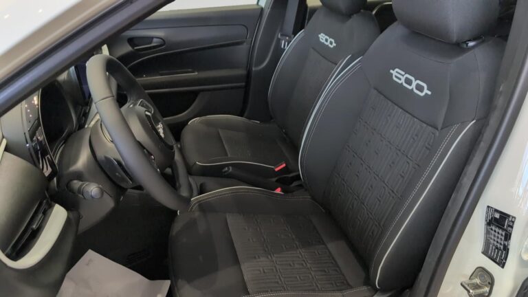 Fiat 600 SOCIETE 1.2 HYBRID 100 CH DCT6 - Image 11 (July 7, 2026)