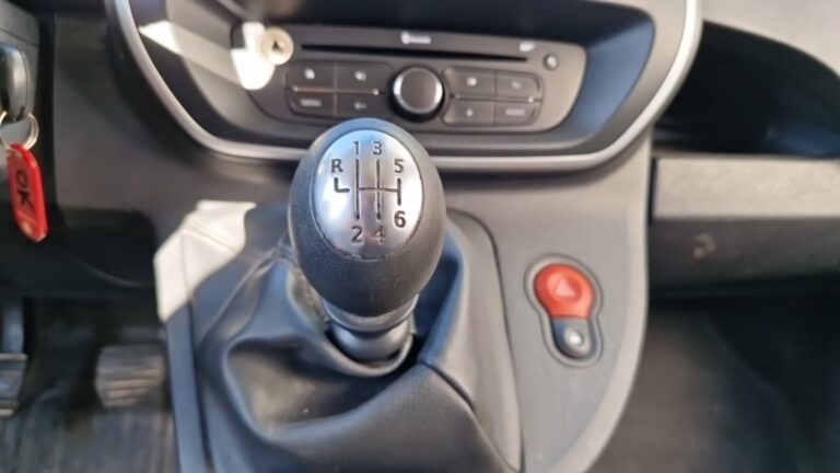 Renault Kangoo Express BLUE DCI 80 EXTRA R-LINK - Image 11 (August 1, 2026)
