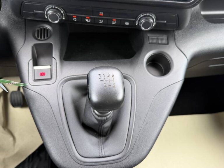 Peugeot Partner FGN FOURGON LONG 950 KG BLUEHDI 130 S&S BVM6 GRIP - Image 14 (August 1, 2026)