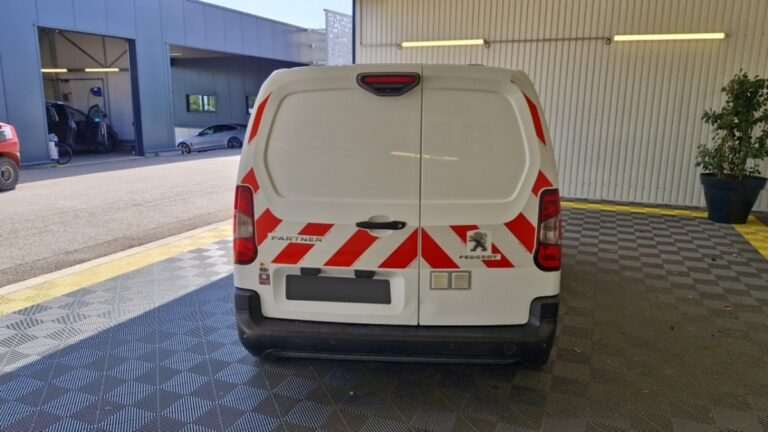 Peugeot Partner FOURGON STANDARD 650 KG BLUEHDI 130 SS BVM6 ASPHALT - Image 21 (August 5, 2026)