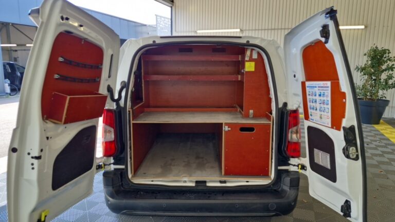 Peugeot Partner FOURGON STANDARD 650 KG BLUEHDI 130 SS BVM6 ASPHALT - Image 22 (August 5, 2026)