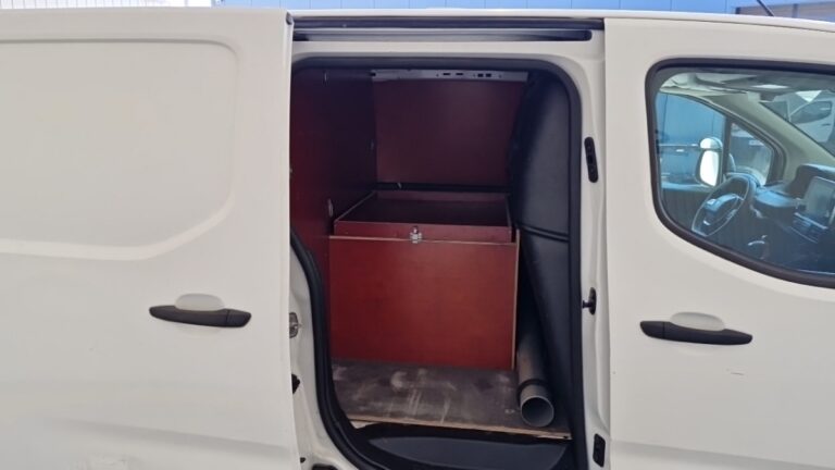 Peugeot Partner FOURGON STANDARD 650 KG BLUEHDI 130 SS BVM6 ASPHALT - Image 23 (August 5, 2026)