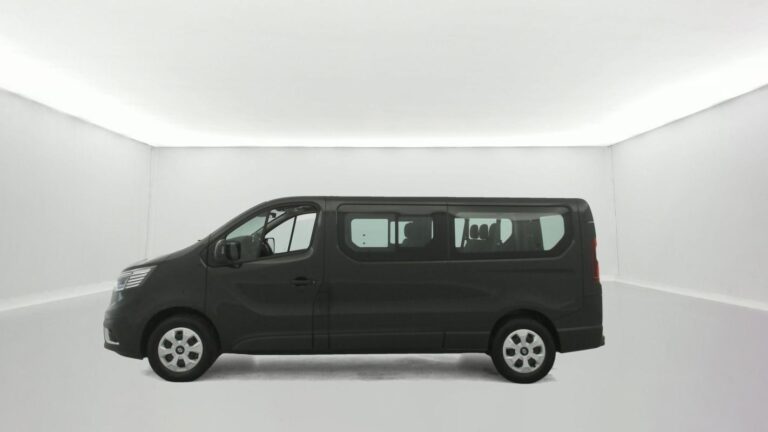 Renault Trafic Combi Blue dCi 150 Grand Evolution 4p - Image 02 (August 4, 2026)