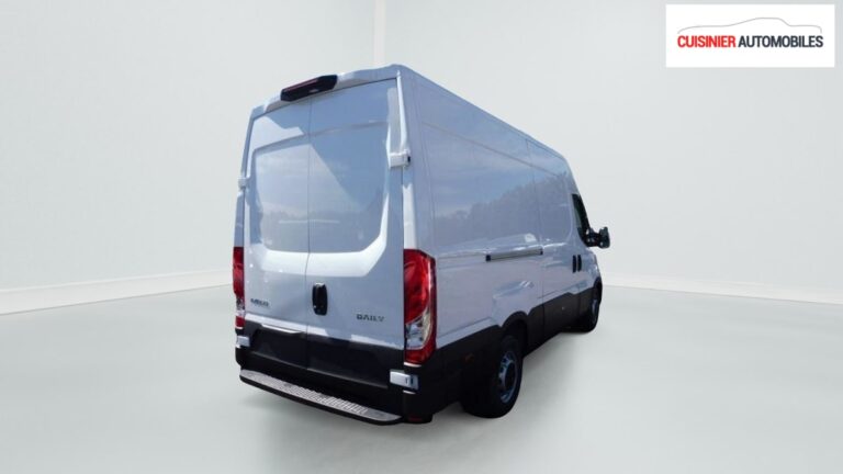 Iveco Daily 35S16 2.3 V12 HI-MATIC 156CV - Image 02 (August 4, 2026)