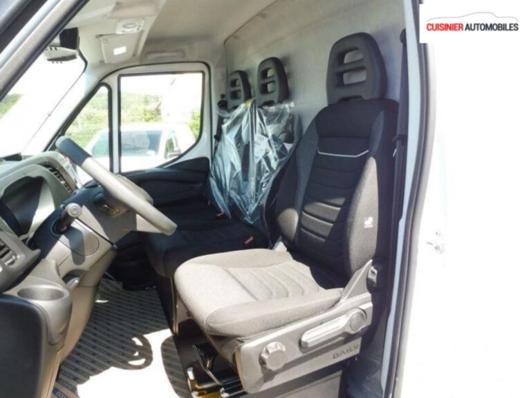 Iveco Daily 35S16 2.3 V12 HI-MATIC 156CV - Image 03 (August 4, 2026)