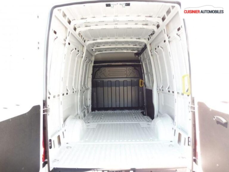 Iveco Daily 35S16 2.3 V12 HI-MATIC 156CV - Image 04 (August 4, 2026)