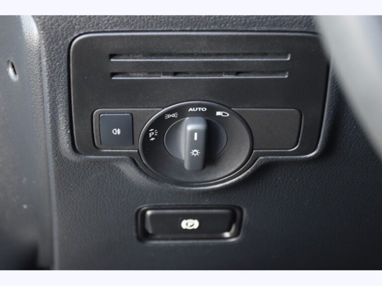 Mercedes Vito Fourgon 114 CDI Compact / L1 – 2 places confort 23 900€ - Image 08 (August 5, 2026)