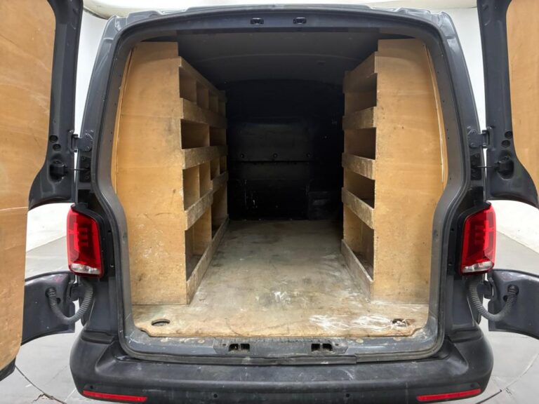 Volkswagen Transporter 6.1 VAN 2.0 TDI 150 BVM6 BUSINESS - Image 15 (August 6, 2026)