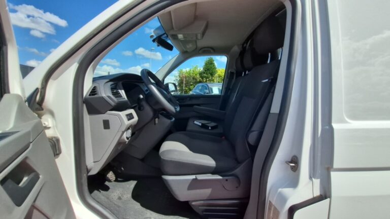 Volkswagen Transporter 6.1 VAN 2.0 TDI 110 BVM5 BUSINESS - Image 12 (August 7, 2026)