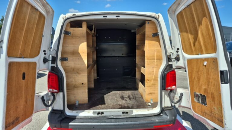 Volkswagen Transporter 6.1 VAN 2.0 TDI 110 BVM5 BUSINESS - Image 13 (August 7, 2026)