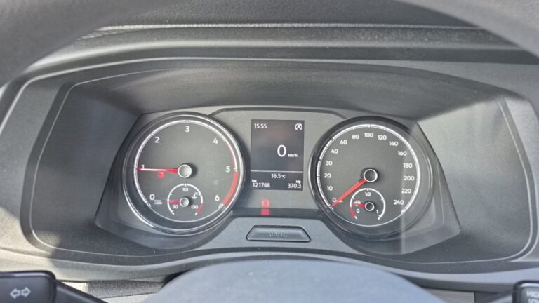 Volkswagen Transporter 6.1 VAN 2.0 TDI 110 BVM5 BUSINESS - Image 17 (August 7, 2026)