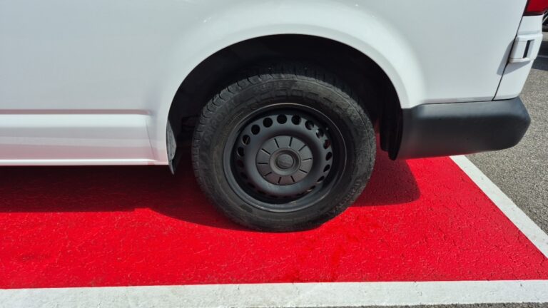 Volkswagen Transporter 6.1 VAN 2.0 TDI 110 BVM5 BUSINESS - Image 09 (August 7, 2026)