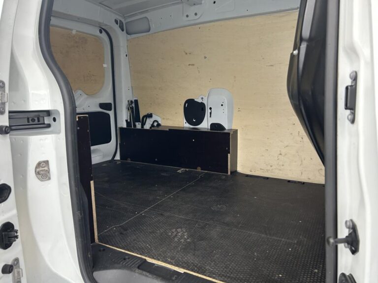 Renault Express Van BLUE DCI 75 22 CONFORT 5p - Image 16 (August 7, 2026)