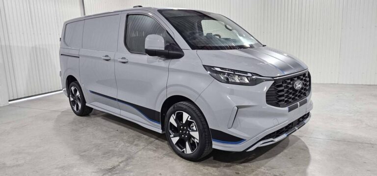 Ford Transit Custom FOURGON 320 2.0 ECOBLUE 170 CH BVA8 SPORT - Image 12 (August 7, 2026)