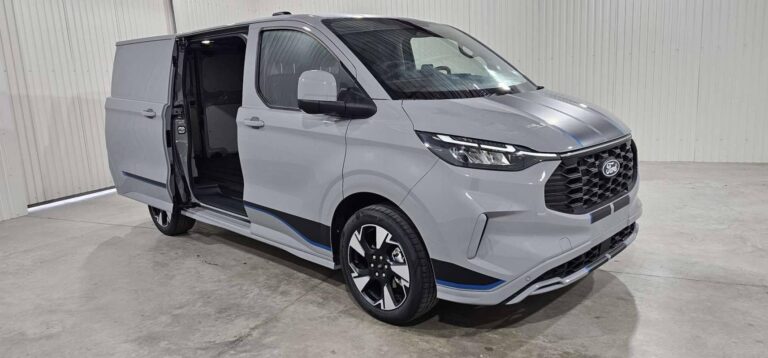 Ford Transit Custom FOURGON 320 2.0 ECOBLUE 170 CH BVA8 SPORT - Image 14 (August 7, 2026)