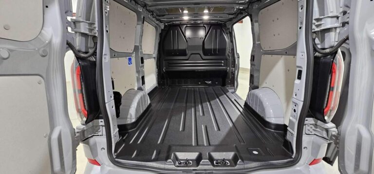 Ford Transit Custom FOURGON 320 2.0 ECOBLUE 170 CH BVA8 SPORT - Image 15 (August 7, 2026)