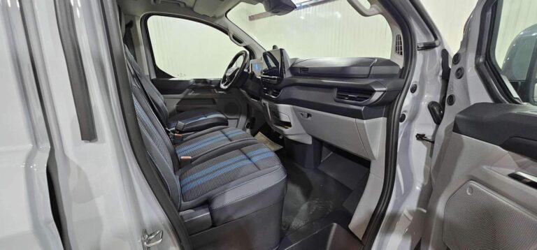 Ford Transit Custom FOURGON 320 2.0 ECOBLUE 170 CH BVA8 SPORT - Image 20 (August 7, 2026)