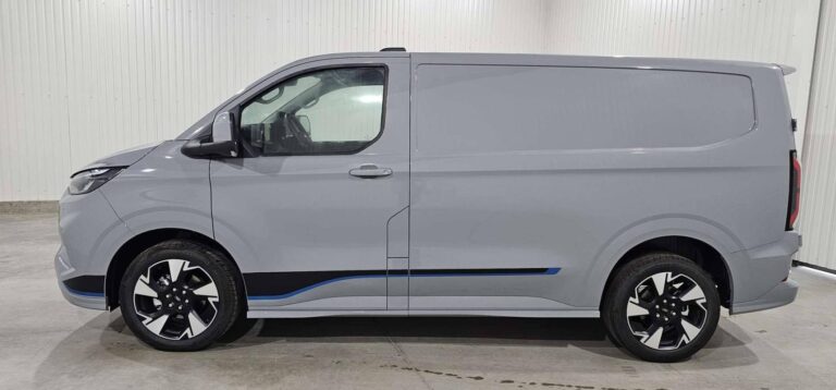 Ford Transit Custom FOURGON 320 2.0 ECOBLUE 170 CH BVA8 SPORT - Image 05 (August 7, 2026)