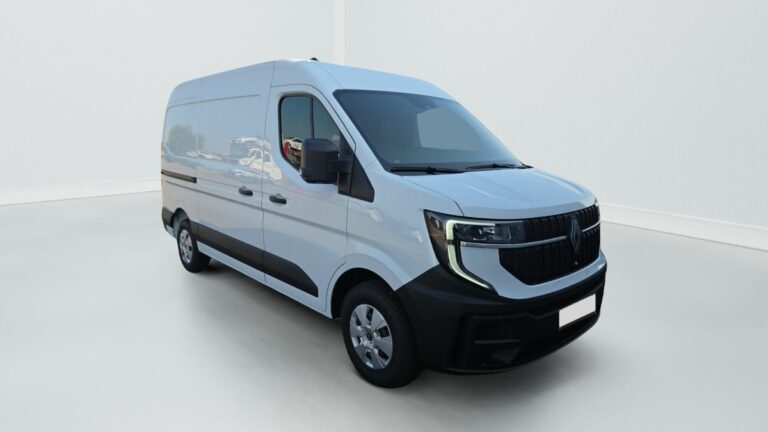 Renault Master Fourgon BLUE DCI 130 3T5 TR EXTRA - Image 01 (August 7, 2026)