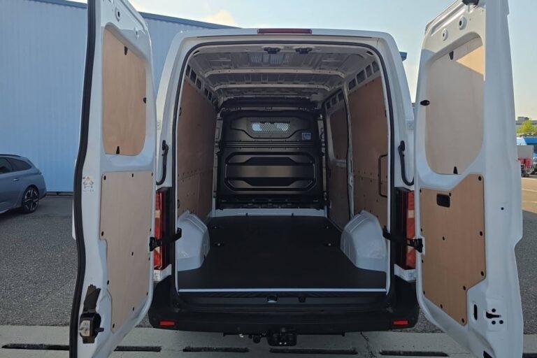 Renault Master Fourgon BLUE DCI 130 3T5 TR EXTRA - Image 14 (August 7, 2026)