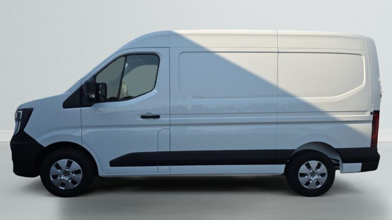 Renault Master Fourgon BLUE DCI 130 3T5 TR EXTRA - Image 04 (August 7, 2026)