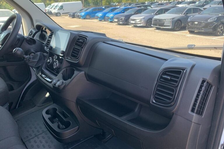 Opel Movano FOURGON DIESEL 140 CH 3.5T MANUELLE START - Image 12 (August 7, 2026)