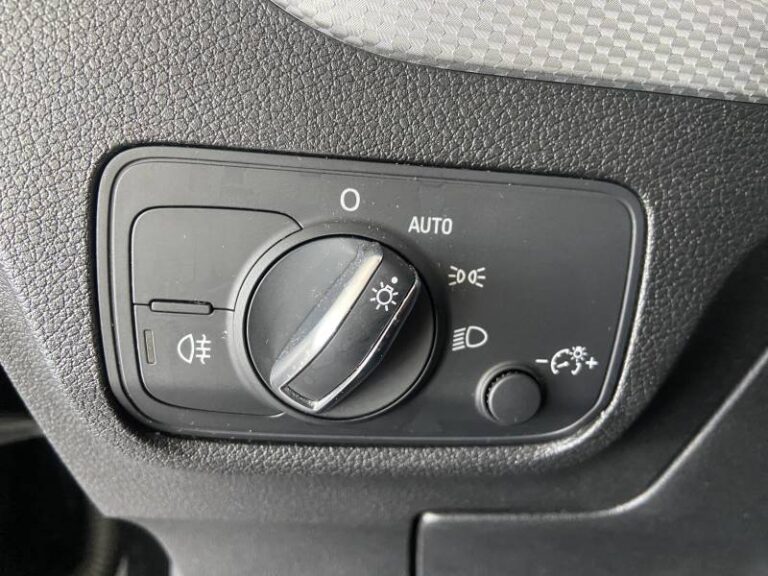Audi Q2 35 TFSI 150 S tronic 7 S line - Image 13 (August 8, 2026)