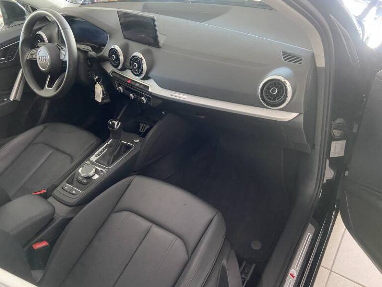 Audi Q2 35 TFSI 150 S tronic 7 S line - Image 03 (August 8, 2026)
