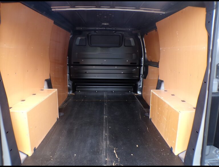 Opel Vivaro 2.0 BHDI – 180CV PACK BUSINESS - Image 05 (August 9, 2026)