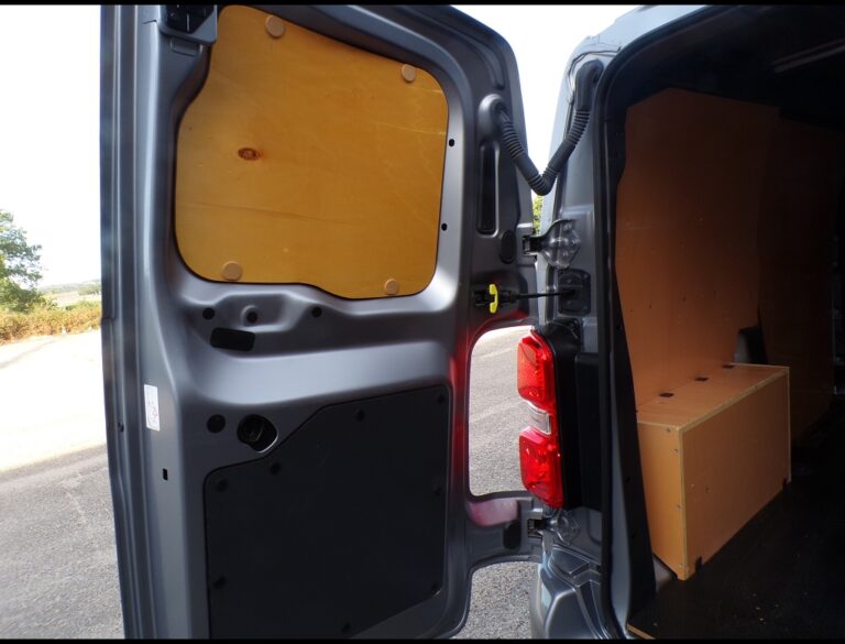 Opel Vivaro 2.0 BHDI – 180CV PACK BUSINESS - Image 06 (August 9, 2026)